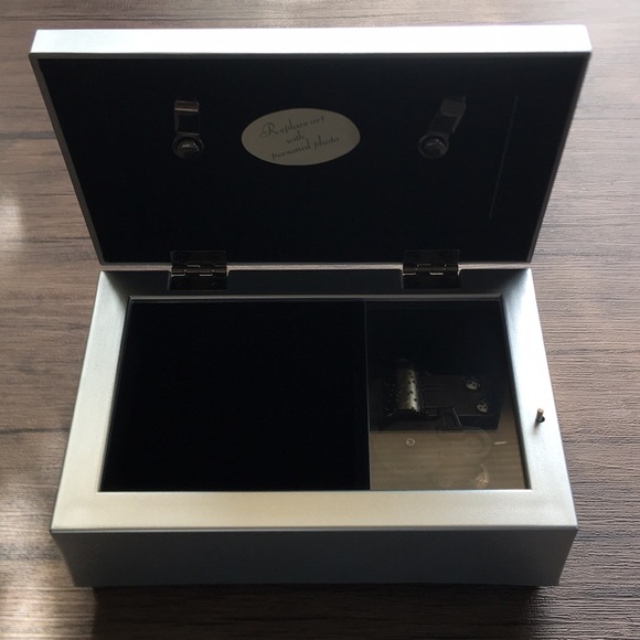 NEW Jewelry / Music Box in a silvery blue - Picture 4 of 7